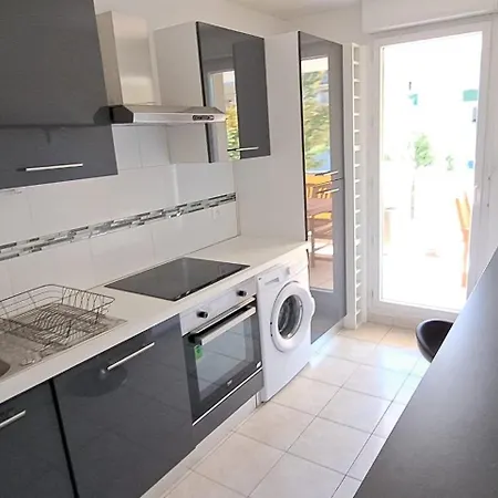 Spacious With Furnished Terrace Hyères