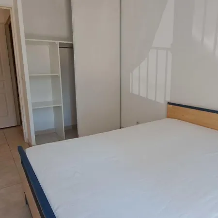 Spacious With Furnished Terrace Hyeres
