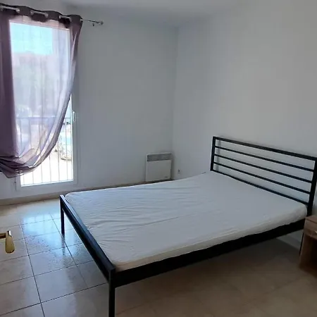 Spacious With Furnished Terrace Apartment Hyeres
